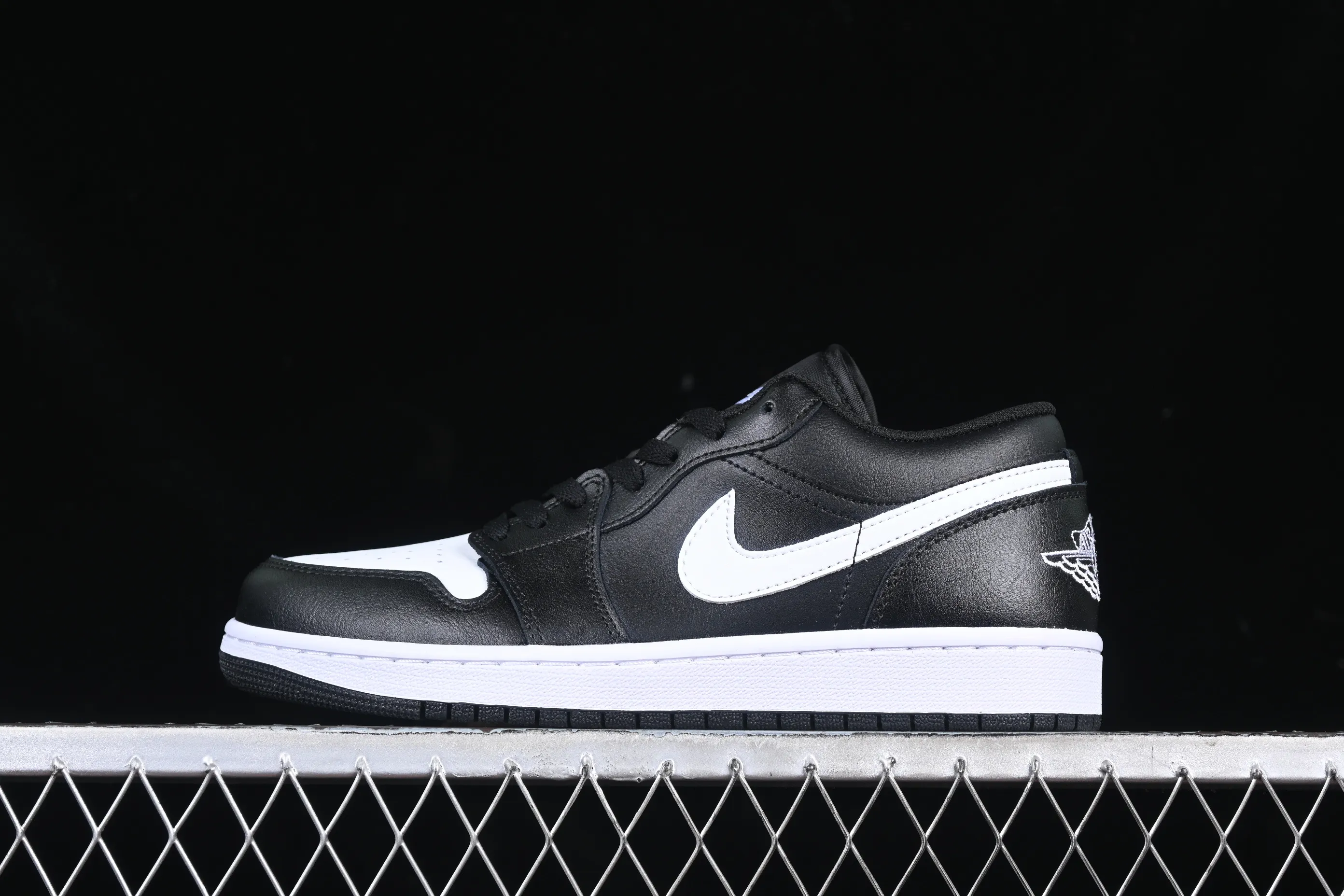 All categories Air Jordan Jordan series basketball shoes Air Jordan 1 Low Air Jordan 1 Low AJ1 Joe 1 black and white low-top retro basketball shoes 553558-043